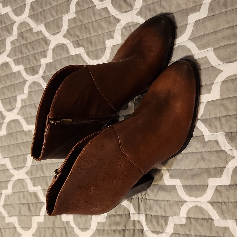 Vince Camuto leather boots booties size 10